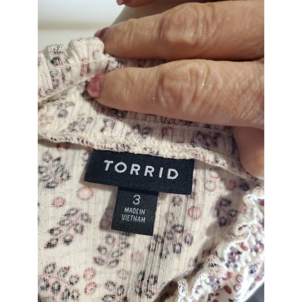 Torrid Keyhole stretch Top‎ size 3 /3X - Picture 5 of 7
